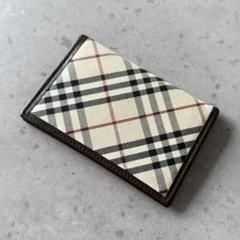 バーバリー　赤いふちどりの　ノバチェック　名刺入れ　カードケース バーバリー 赤いふちどりの ノバチェック 名刺入れ カードケース