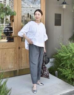 ourhome アワーホーム すっきりシルエットのテーパードパンツ ベージュ すっきりシルエットのテーパードパンツ – OURHOME