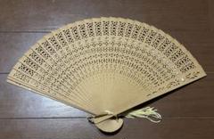 【高級扇子】透かし彫り ベージュ 扇子 専用ケース入り