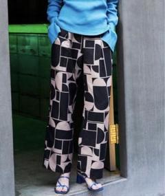 美品★メゾンスペシャル★幾何学模様パンツ