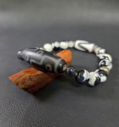 770 天珠 九眼天珠 虎牙天珠 dzibeads ブレスレット！ - メルカリ