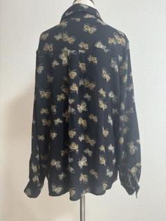 蝶柄シャツ　長袖