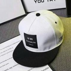 ホワイト新品◆オシャレボックスロゴキャップ♪定番の大人気◆送料無料☆男女兼用