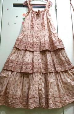 ワンダフルワールド　ピンク系　小薔薇柄　段々ワンピース