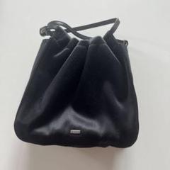 GUCCI 黒 サテン 巾着ポーチ - メルカリ