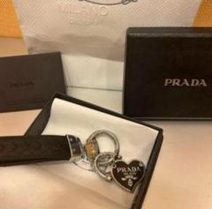 新品未使用✨PRADA ハート型キーリング キーホルダー - メルカリ