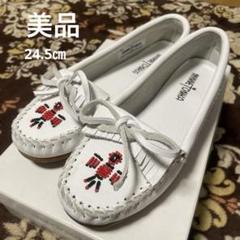 2025年最新】minnetonka 白の人気アイテム - メルカリ