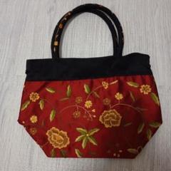 ハンドバッグ　赤い花柄刺繍　パッチワーク バッグ パッチワーク 花柄 - メルカリ