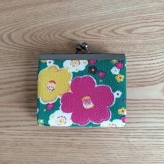花柄刺繍のコンパクト財布