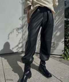 ファッションなデザイン Disney MICKEY TAG FAKE LEATHER PANTS - メルカリ パンツ