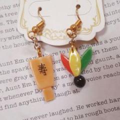 在庫処分分 お正月 羽根つき ピアス(イヤリングに変更可)のサムネイル
