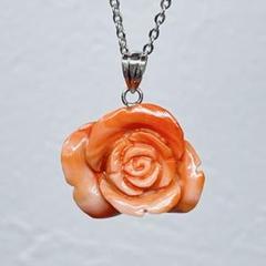 天然桃珊瑚 花雕ペンダントのネックレス - メルカリ