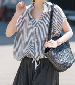 Spick and Span リネンブレンドフレンチヘムギャザーシャツ ネイビー リネンブレンドフレンチヘムギャザーシャツ（シャツ／ブラウス