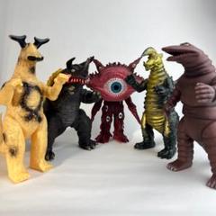 ウルトラマン怪獣　1990年代　85体まとめ売り① 80年代 90年代 ウルトラ怪獣ソフビ5体セット - メルカリ