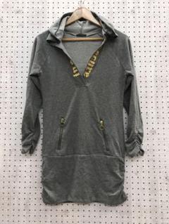 平成 ギャル古着 英字 刺繍 肌見せ 裾ギャザー パーカーミニワンピ
