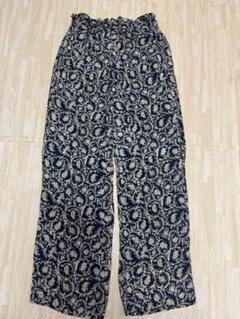 GU 花柄フレアパンツ　Sサイズのサムネイル
