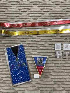 GLAY ガーランドバッジ3種セット、銀テープ、紙吹雪付き GLAY ガーランドバッジ3種セット、銀テープ、紙吹雪付き - メルカリ