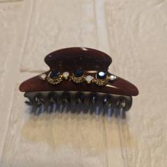 美品アッカaccaビジュー付きワインレッドヘアクリップ - メルカリ