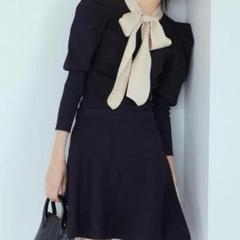 美品LILY BROWNボウタイニットセットアップ　ブラック ボウタイニットセットアップ(ニットワンピース)｜ワンピース