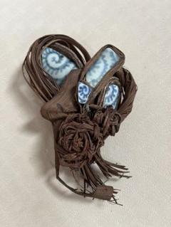 ◆山葡萄蔦と陶片のブローチ ハンドメイド◆