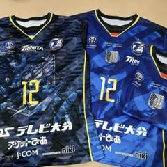 大分トリニータ30周年記念　Tシャツ進撃の巨人v 進撃の巨人 大分トリニータ 30周年記念シャツ - メルカリ