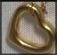お*乳様 刻印なし24k？金細工の花彫刻翡翠チャーム ペンダント