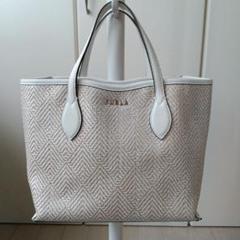 FURLA エラSトートバッグ レザーストロー - メルカリ