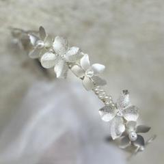 成人式　結婚式　パーティ　カチューシャマットシルバー