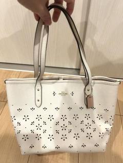 ♦新品未使用！フラワーパンチングトートバッグ（アイボリー） 楽天市場】フラワーパンチング トートバッグの通販