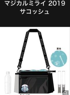 マジカルミライ2019 サコッシュ 缶バッチ‪✕‬ - メルカリ