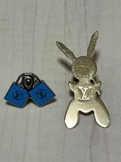 louisvuitton☆ジェフクーンズ&ユニセフピンバッチセット非売品 louisvuitton☆ジェフクーンズ&ユニセフピンバッチセット非売品