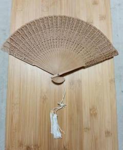 扇子　透かし彫り