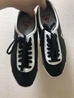ルコック スニーカー 黒はほぼ新品、白はやや汚れありです。23cmです。