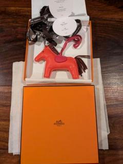 公式の店舗 エルメス ロデオチャーム MM (写真9～13は太陽光の下で撮影した アクセサリー