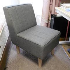 ほぼ新品・未使用 ダイニングチェア / ソファ グレー 天然木脚 1人掛け