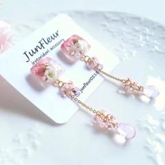 ピンクのお花の耳飾り(スクエアフラワー) ピアス/イヤリング