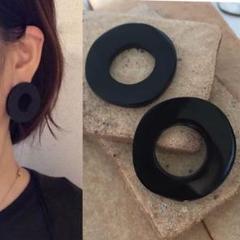 お洒落 黒 歪なサークルイヤリング ピアス 水牛