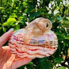 手造りのガラス かぼちゃのオーナメント 工芸品 置物を置く