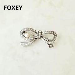 FOXEY フォクシー パール付きリボンブローチ ラインストーン