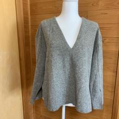 ザラ　グレー Vネック ニット 長袖　 M 美品