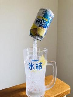 食品サンプル　持ち上げハイボール　サントリー　山崎　水滴付き　※在庫1点再販なし 食品サンプル 持ち上げハイボール サントリー 山崎 水滴付き