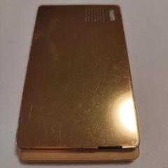 TOSHIBA W55T　ゴールド　折りたたみ携帯電話　ガラケー　五条悟 TOSHIBA W55T ゴールド 折りたたみ携帯電話 ガラケー 五条悟