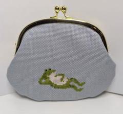 《クロスステッチ刺繍》かえるちゃんがま口ポーチ