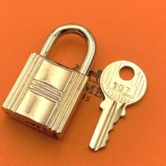 HERMES エルメス カデナ　24Kメッキ　No.102 102番　鍵付き HERMES エルメス カデナ 24Kメッキ No.102 102番 鍵付き