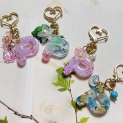 イニシャル　キーホルダー　P レジン　 ハンドメイド　　ラッピング可　桜　花
