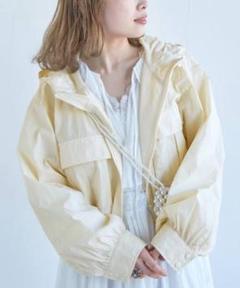 w closet ショート丈ギャザーアノラックパーカー　オフホワイトのサムネイル