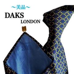 DAKS ネイビー紺幾何学模様 チェック柄チャーム付きネクタイメンズ SILK
