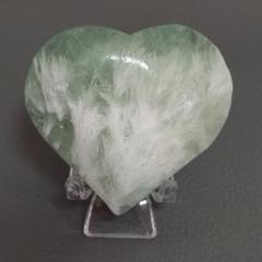 新品　羽が沢山♡　エンジェルフェザーフローライト　ハート　握り石　天然石