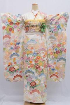正絹　古典　クリーム色の振袖 正絹 古典 クリーム色の振袖 - メルカリ