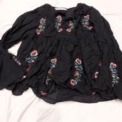 ZARA　刺繍　袖フリル　長袖のサムネイル